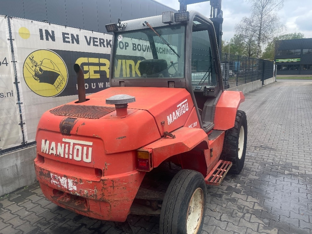 Manitou MC 30 - Rough terrain forklift: picture 2 Manitou MC 30 - Rough terrain forklift: picture 2