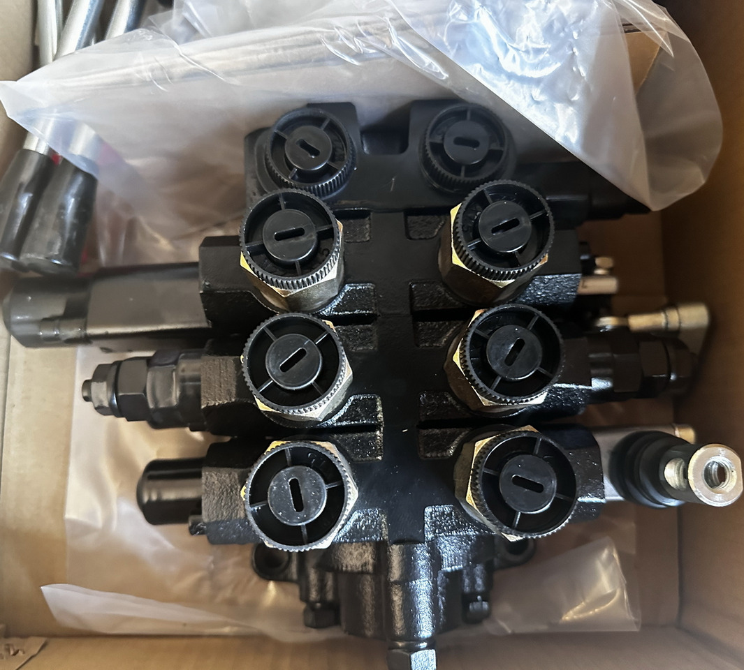 Qingdao Promising Hydraulic Directional Control Valve DL0Q0-d10L - Hydraulic valve for Wheel loader: picture 1 Qingdao Promising Hydraulic Directional Control Valve DL0Q0-d10L - Hydraulic valve for Wheel loader: picture 1
