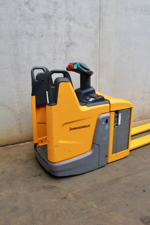 Jungheinrich ERE 125 LI-ION - Pallet truck: picture 4 Jungheinrich ERE 125 LI-ION - Pallet truck: picture 4