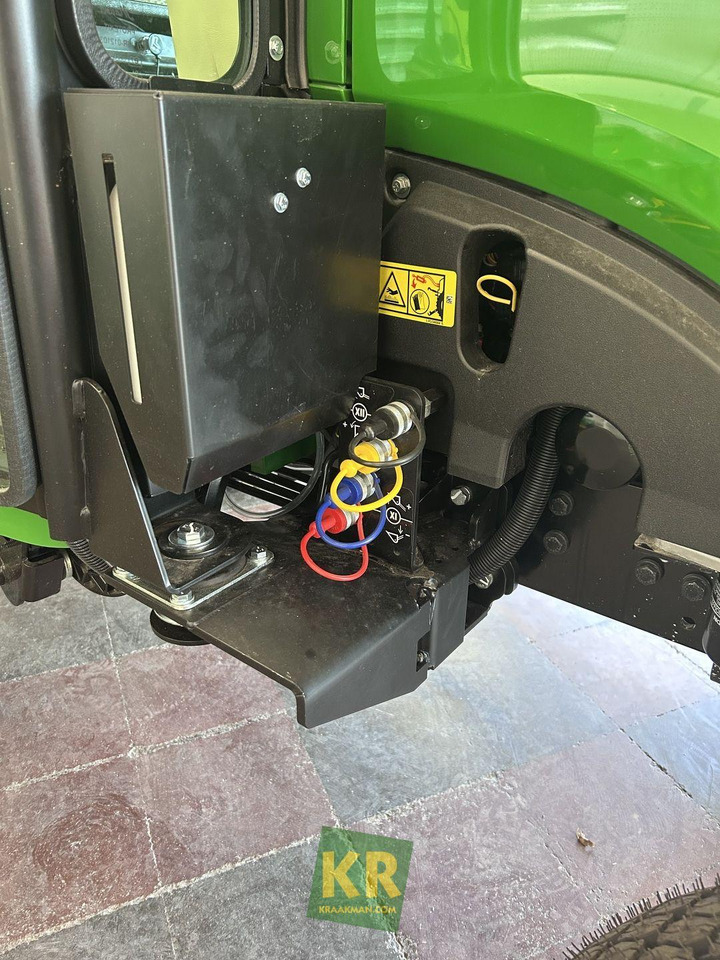 New Compact tractor 2032R John Deere: picture 9