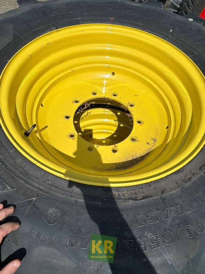 Bridgestone Banden Bridgestone - Wheel and tire package for Agricultural machinery: picture 1 Bridgestone Banden Bridgestone - Wheel and tire package for Agricultural machinery: picture 1