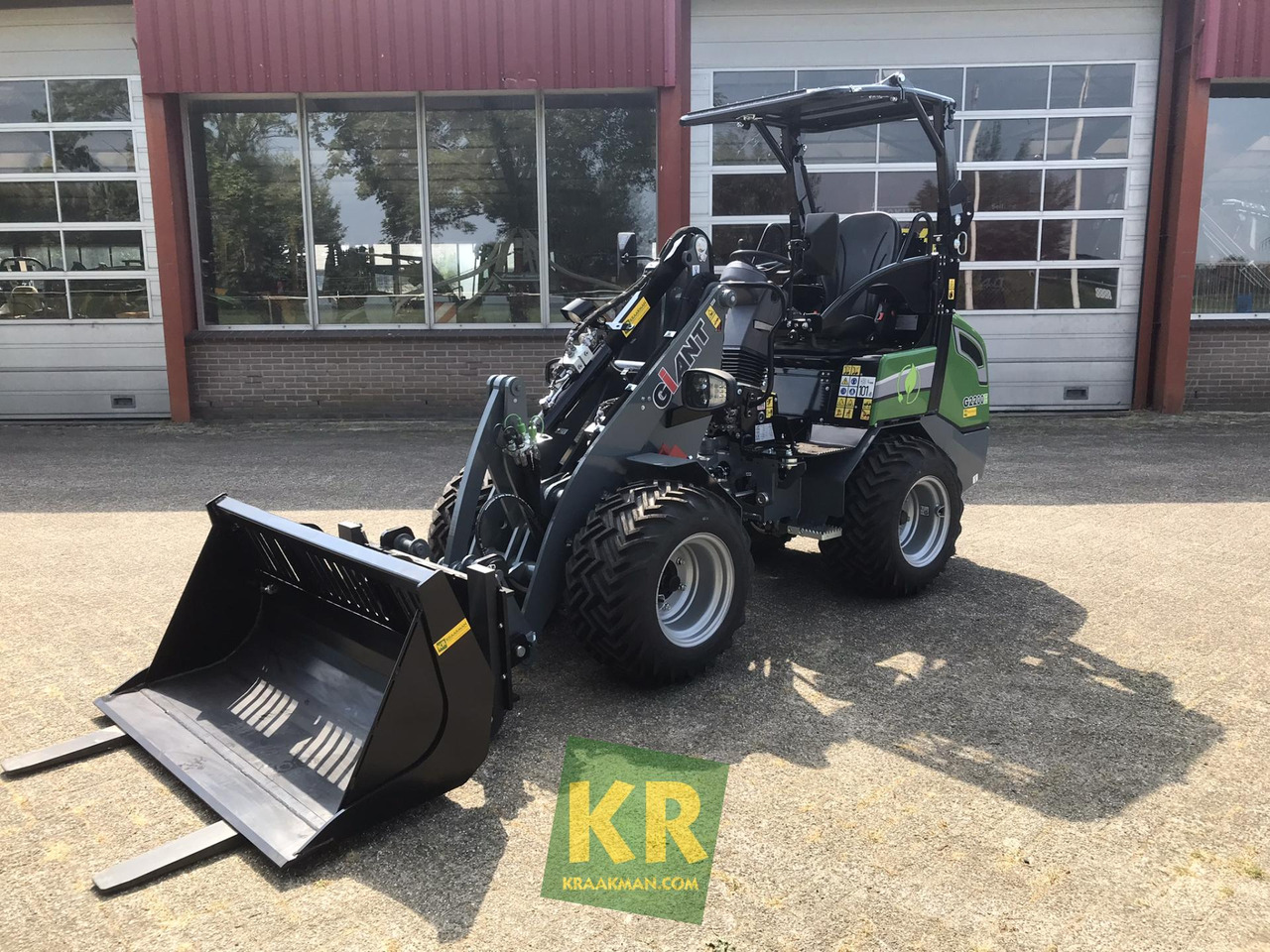G2200E Giant - Compact loader: picture 1 G2200E Giant - Compact loader: picture 1
