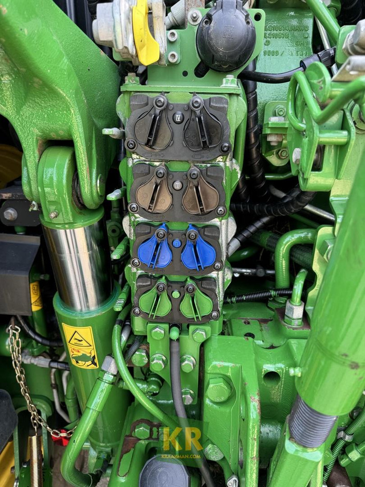 John Deere 6175R - Farm tractor: picture 3 John Deere 6175R - Farm tractor: picture 3