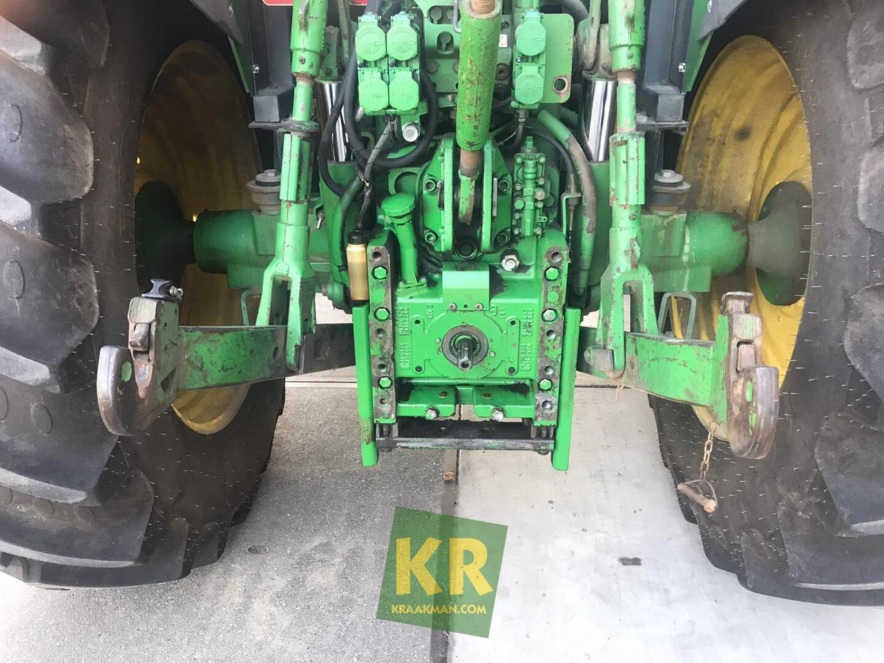 Farm tractor John Deere 6620: picture 10