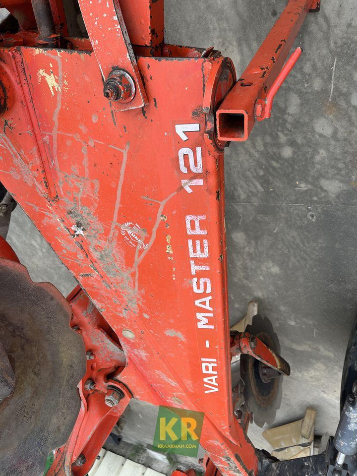 Kuhn VARI MASTER 121 - Plow: picture 4 Kuhn VARI MASTER 121 - Plow: picture 4