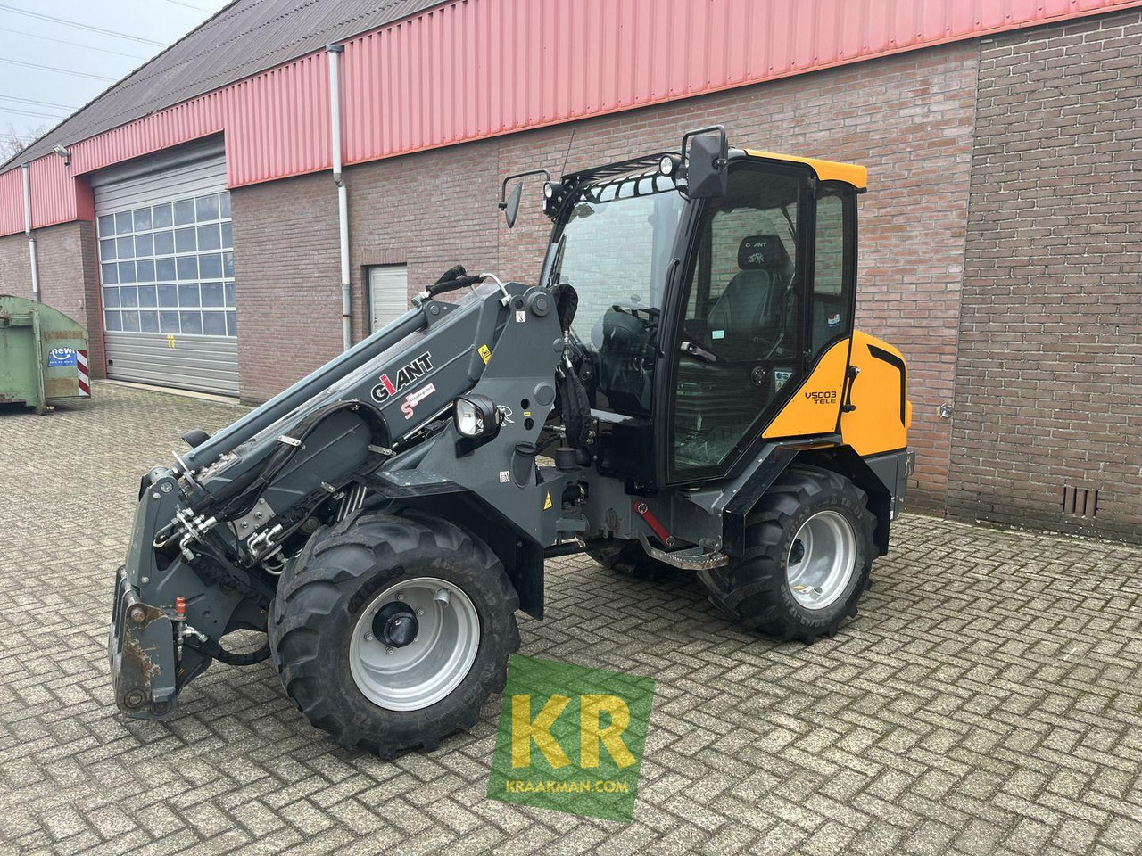 V5003 Giant - Compact loader: picture 1 V5003 Giant - Compact loader: picture 1