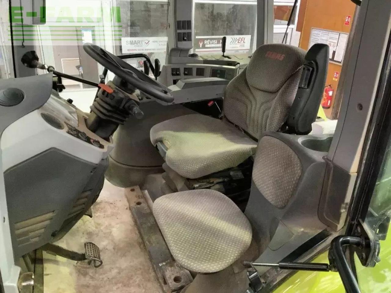 Farm tractor CLAAS axion 820: picture 8 Farm tractor CLAAS axion 820: picture 8