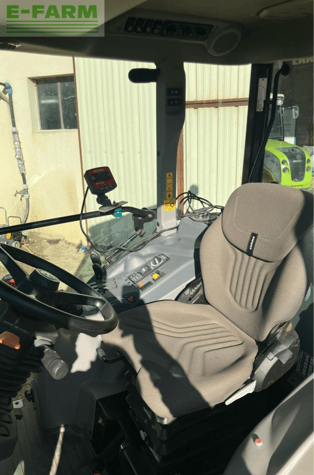 Farm tractor CLAAS nexos 240 l cabine: picture 6