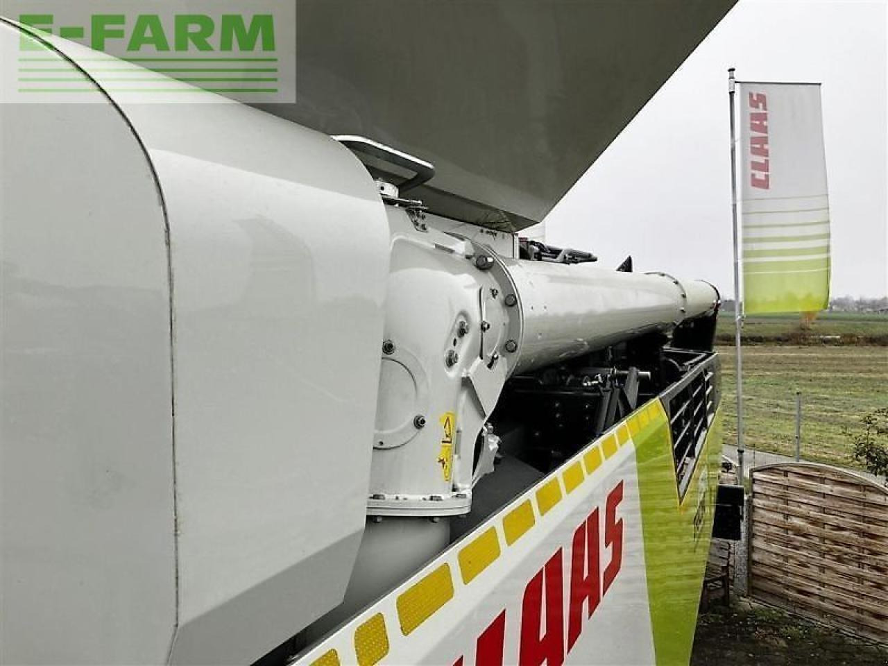 Combine harvester CLAAS trion 750 terra trac tt: picture 17