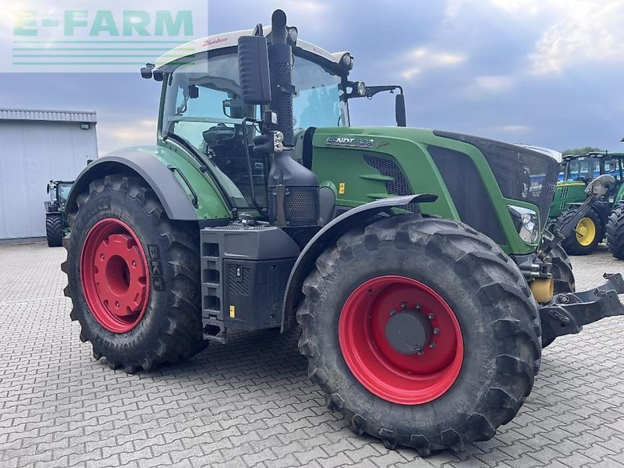 Farm tractor Fendt 828: picture 11