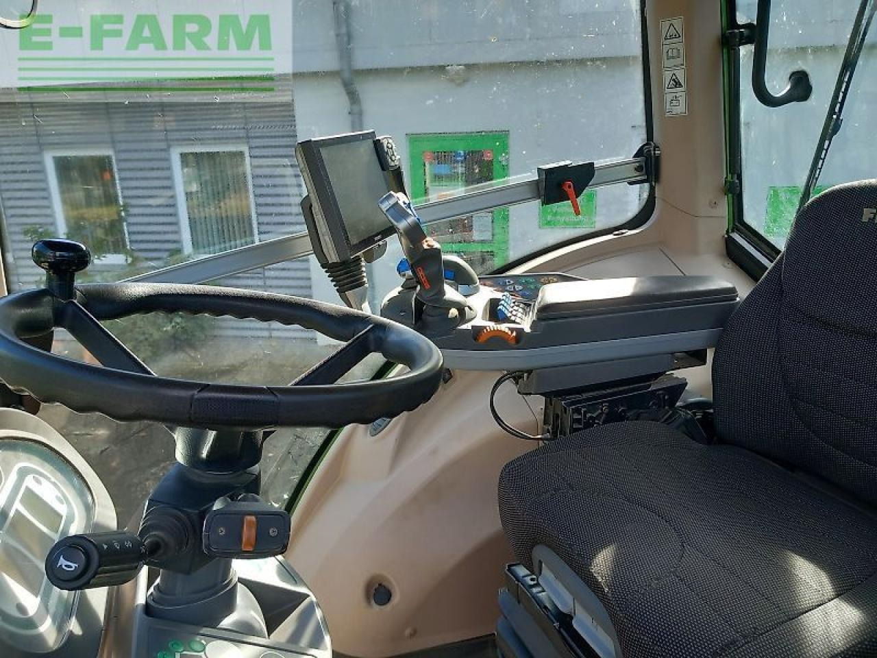 Farm tractor Fendt 828 s4 profiplus: picture 10