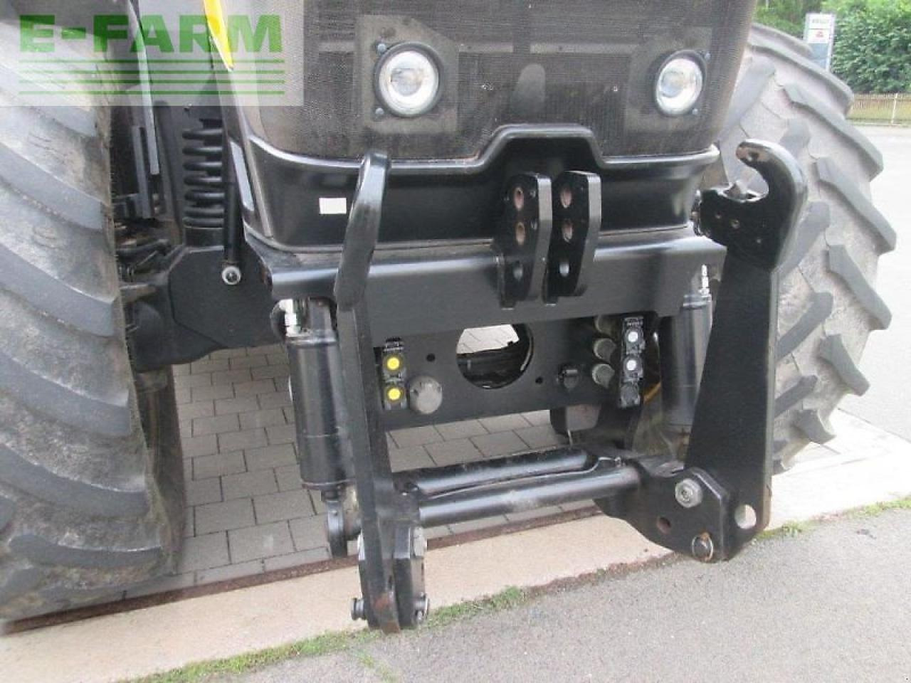 JCB 8330 - Farm tractor: picture 2 JCB 8330 - Farm tractor: picture 2