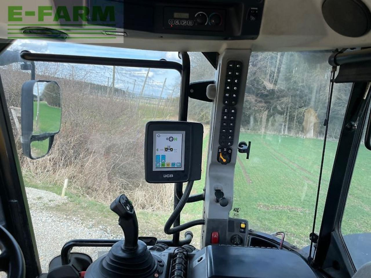 Farm tractor JCB fastrac 4190: picture 11