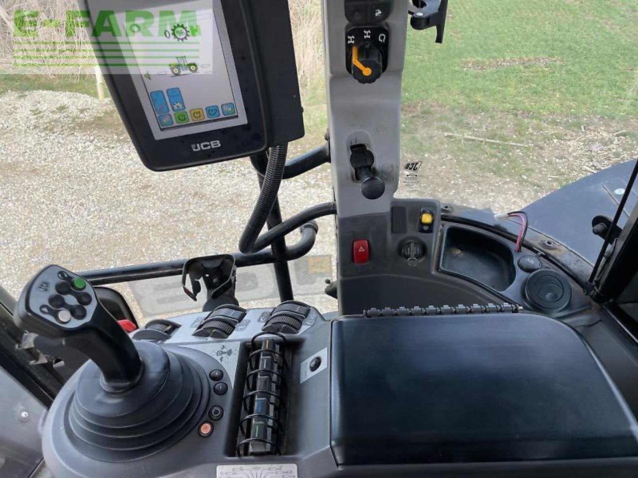 Farm tractor JCB fastrac 4190: picture 10