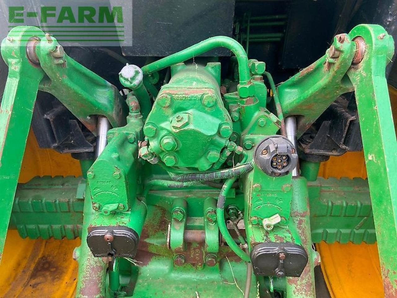 Farm tractor John Deere 4650: picture 27
