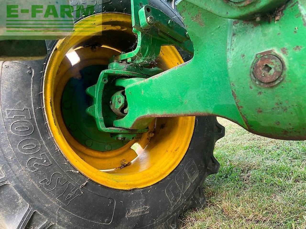 Farm tractor John Deere 4650: picture 12