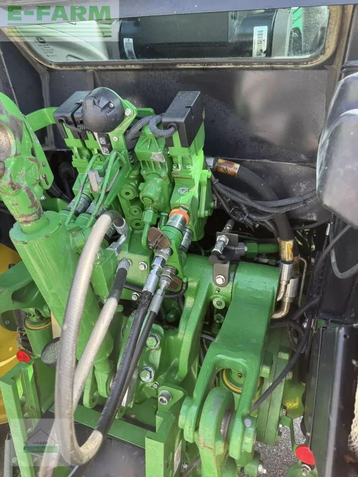 Farm tractor John Deere 5090 r: picture 6