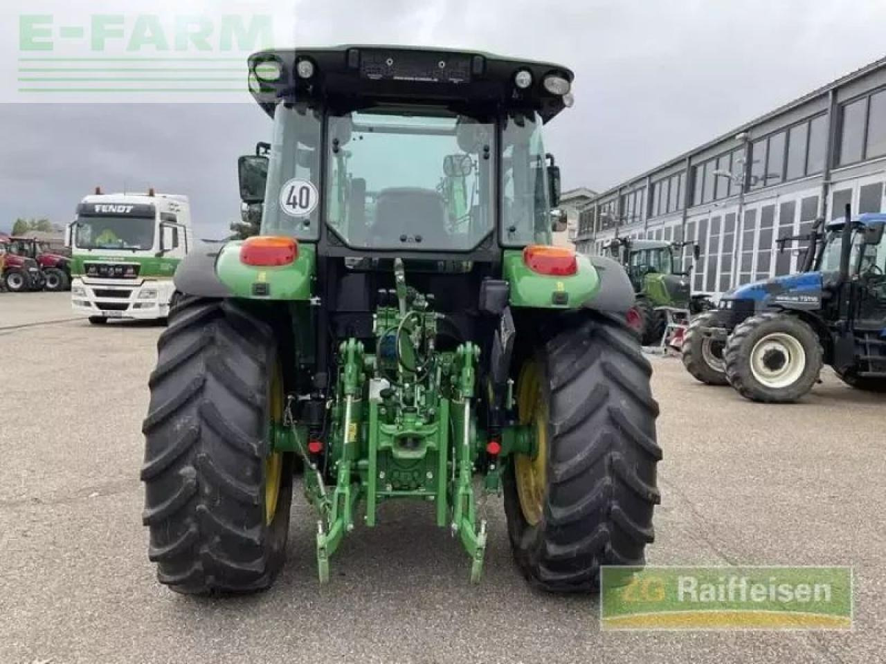 Farm tractor John Deere 5090 r: picture 6