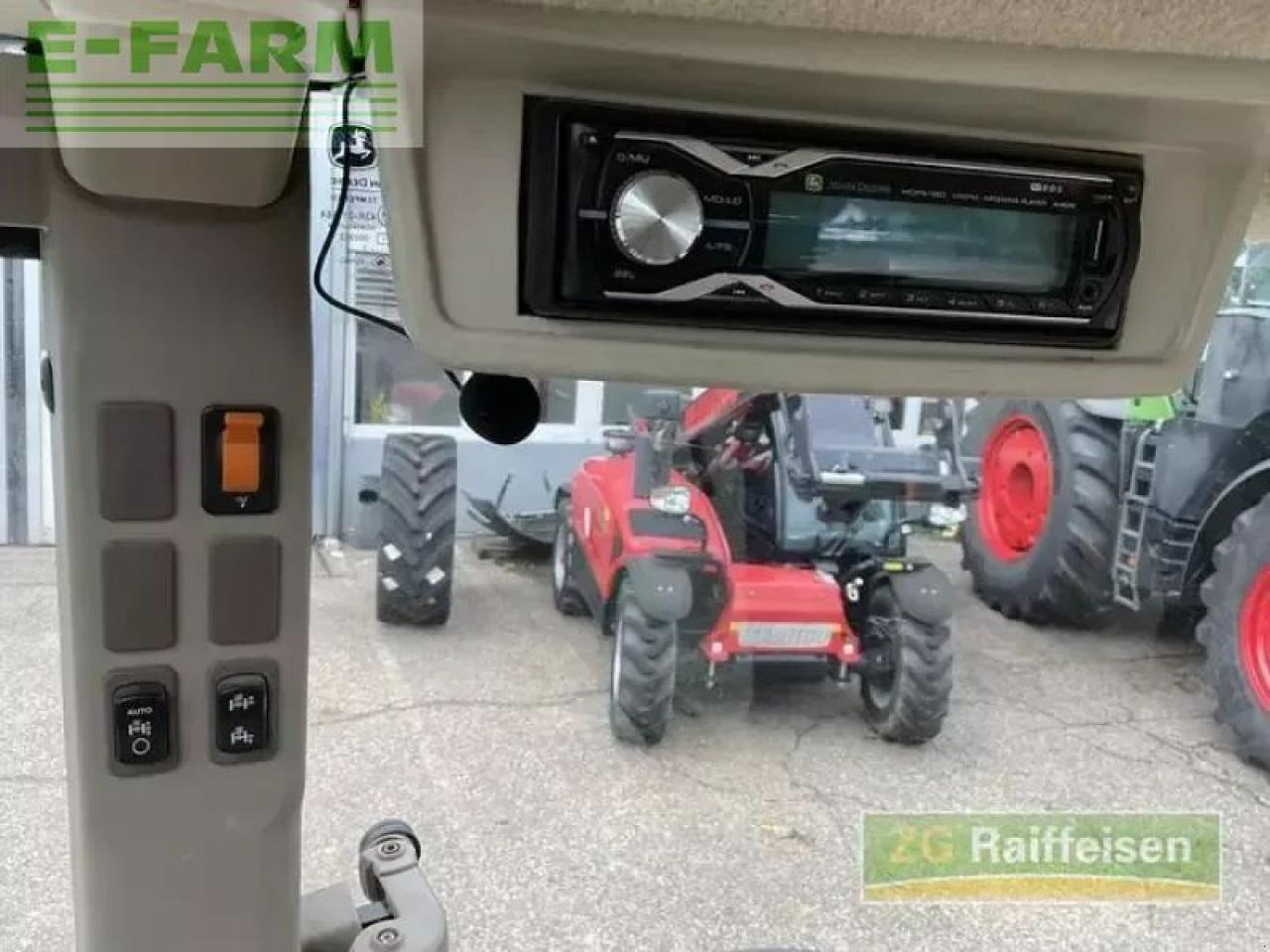 Farm tractor John Deere 5090 r: picture 16