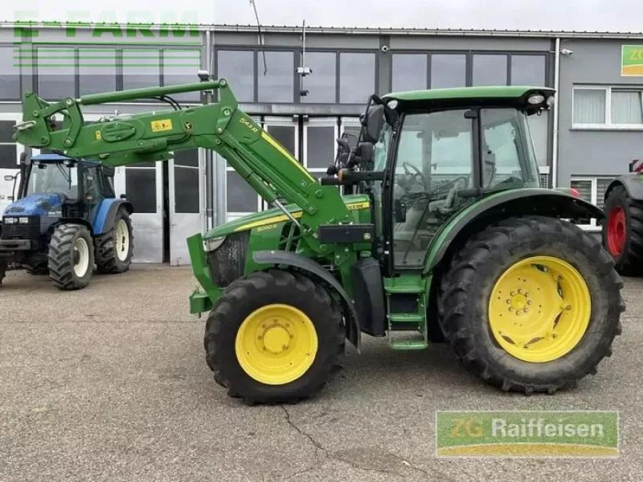 Farm tractor John Deere 5090 r: picture 9