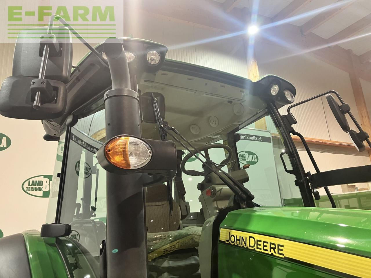 Farm tractor John Deere 5115r: picture 12