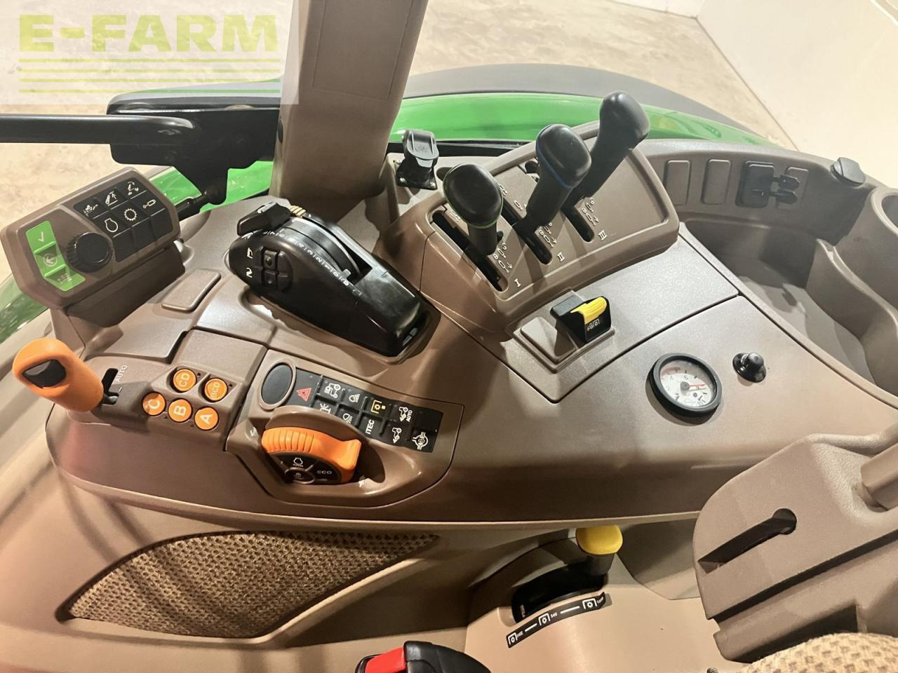 Farm tractor John Deere 5115r: picture 20