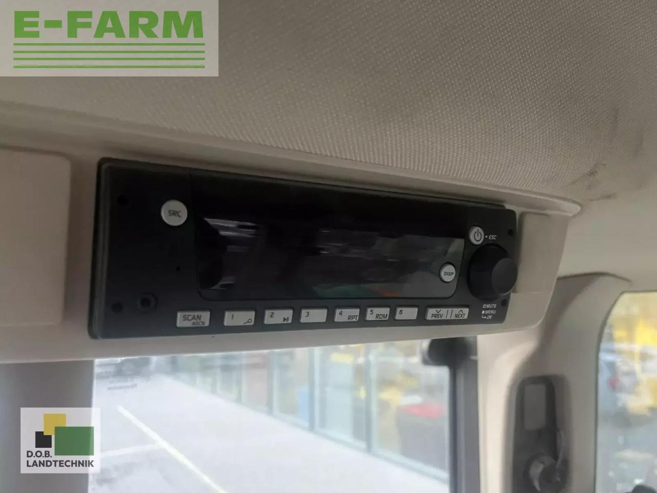 Farm tractor John Deere 6110m: picture 10