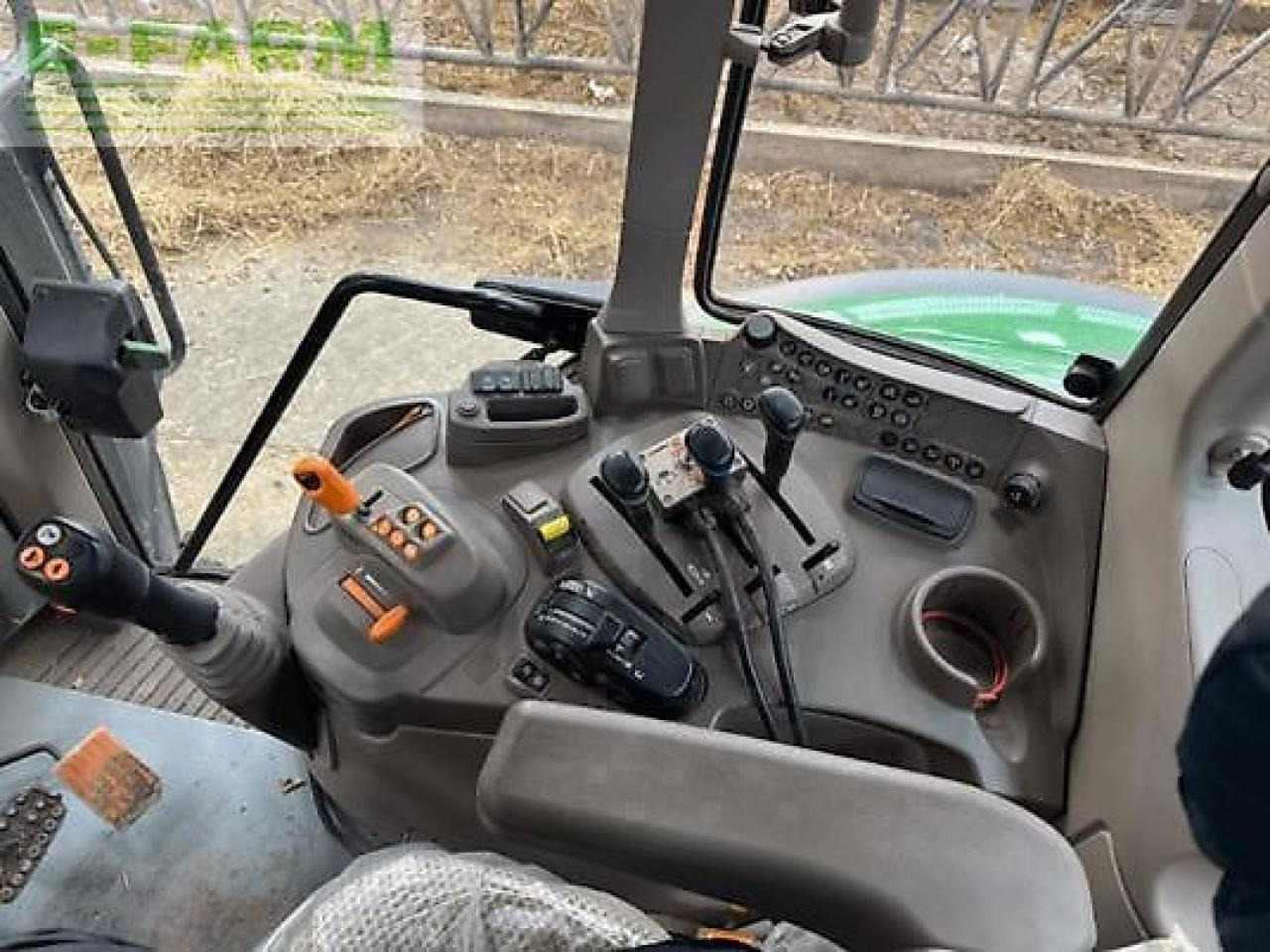 Farm tractor John Deere 6120m: picture 6