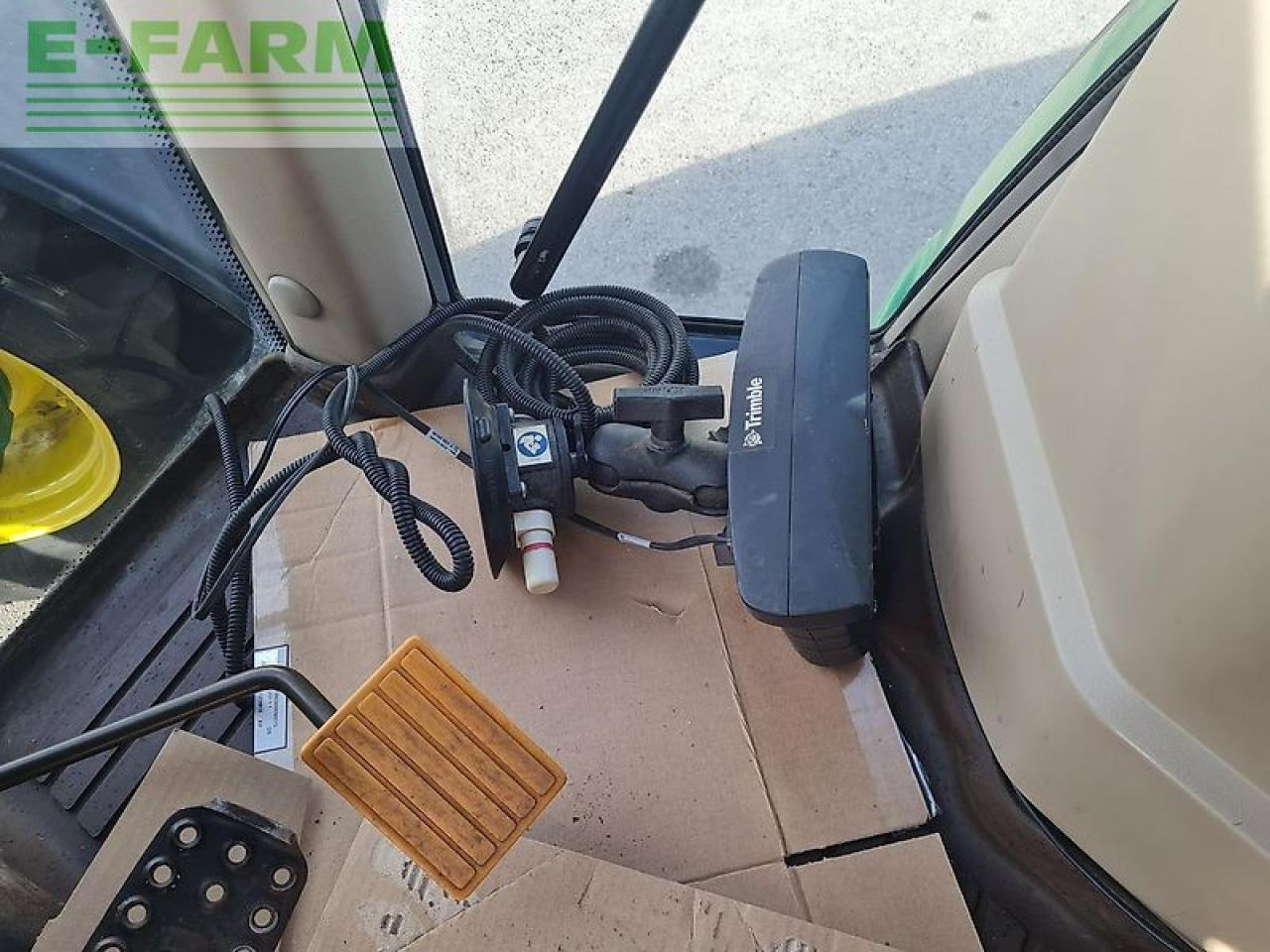 Farm tractor John Deere 6220 premium: picture 16 Farm tractor John Deere 6220 premium: picture 16