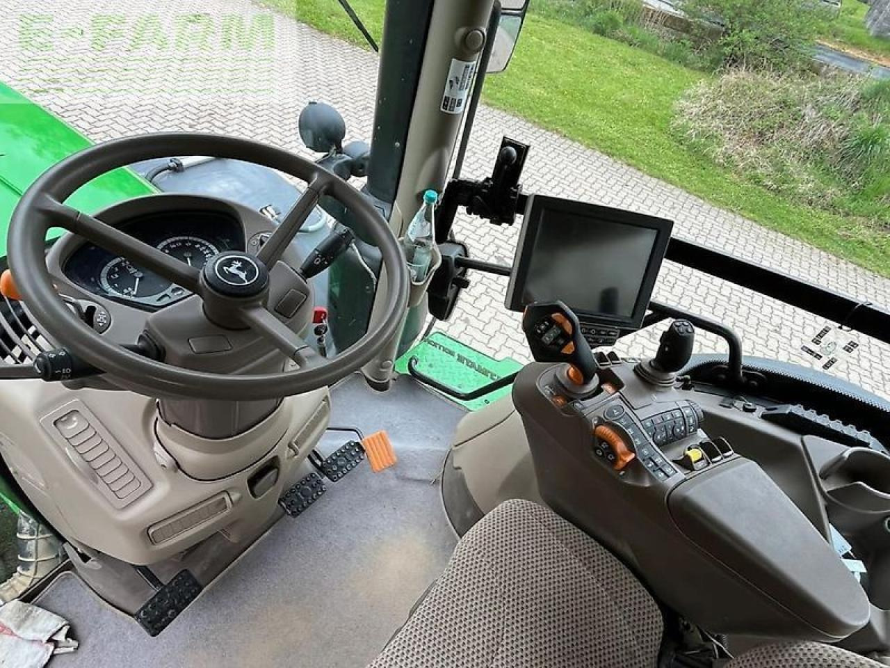 Farm tractor John Deere 6230r: picture 6