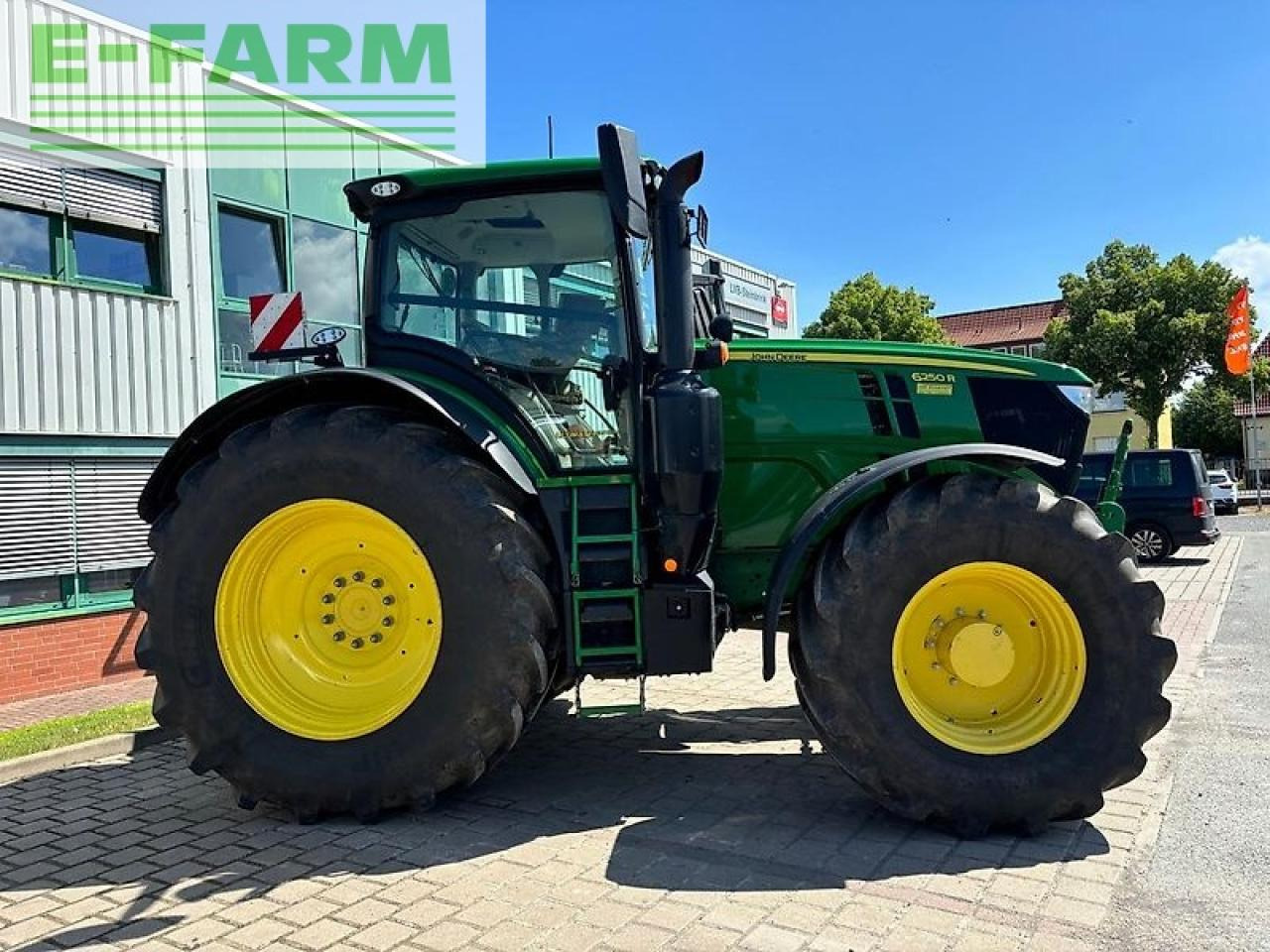 Farm tractor John Deere 6250r: picture 6