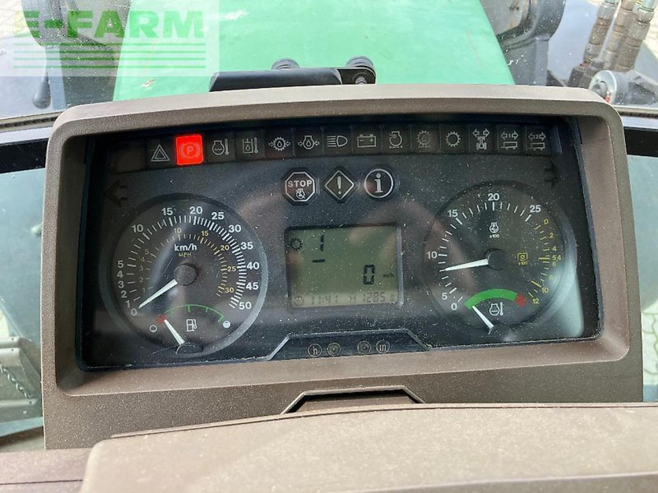 Farm tractor John Deere 6810: picture 6