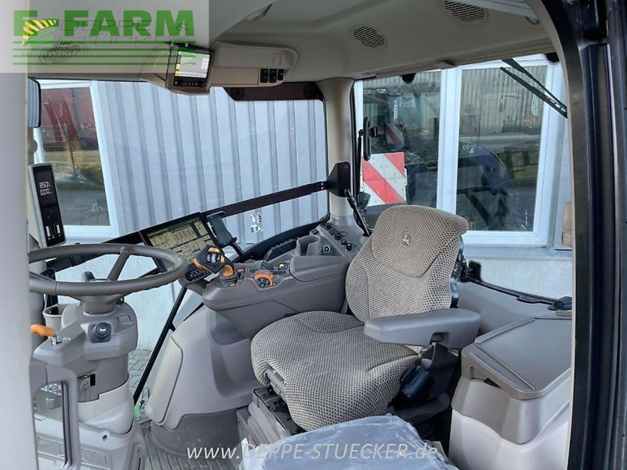 Farm tractor John Deere 6r 175: picture 11
