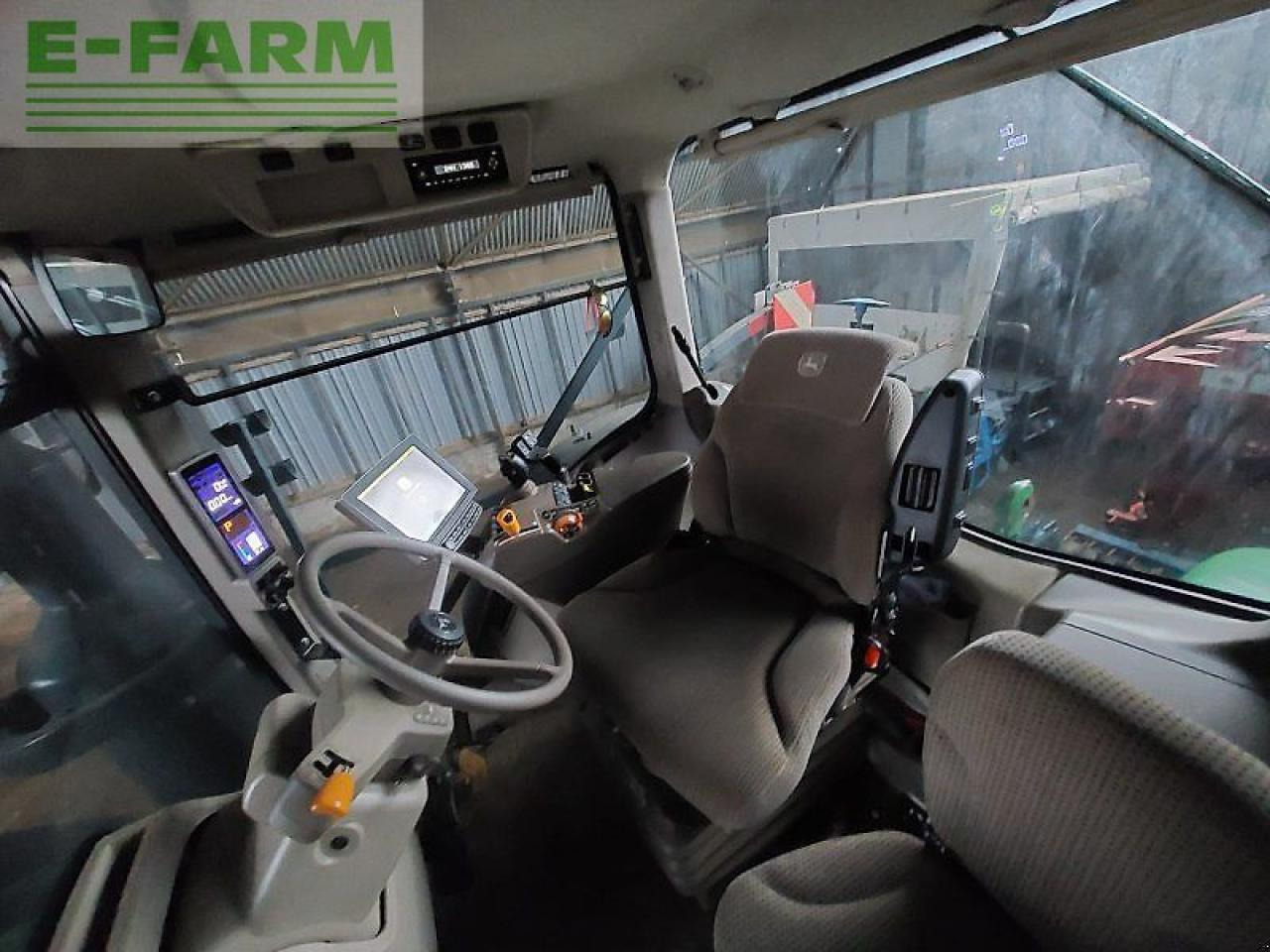 Farm tractor John Deere 8370 r: picture 11