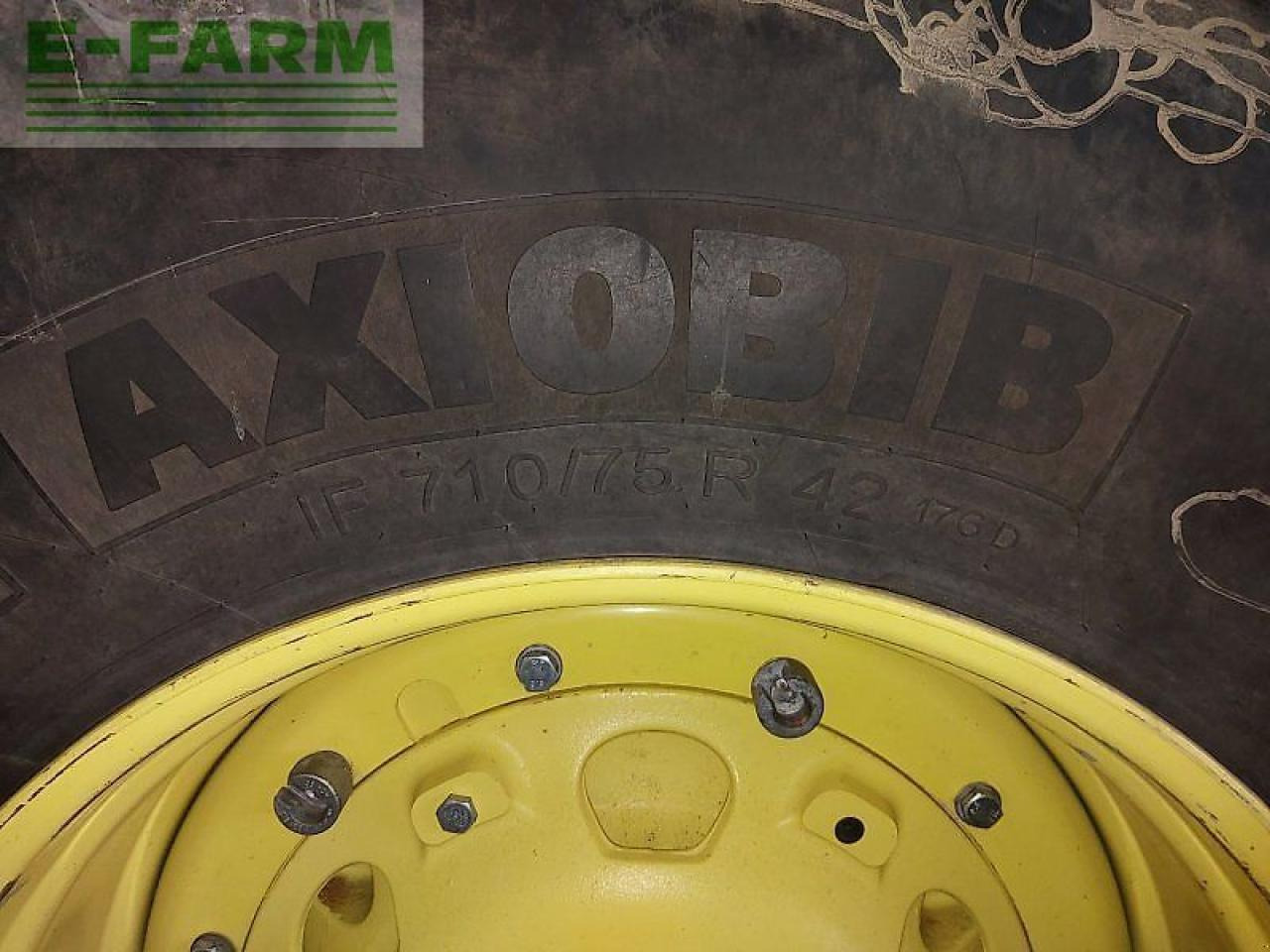 Farm tractor John Deere 8370 r: picture 6