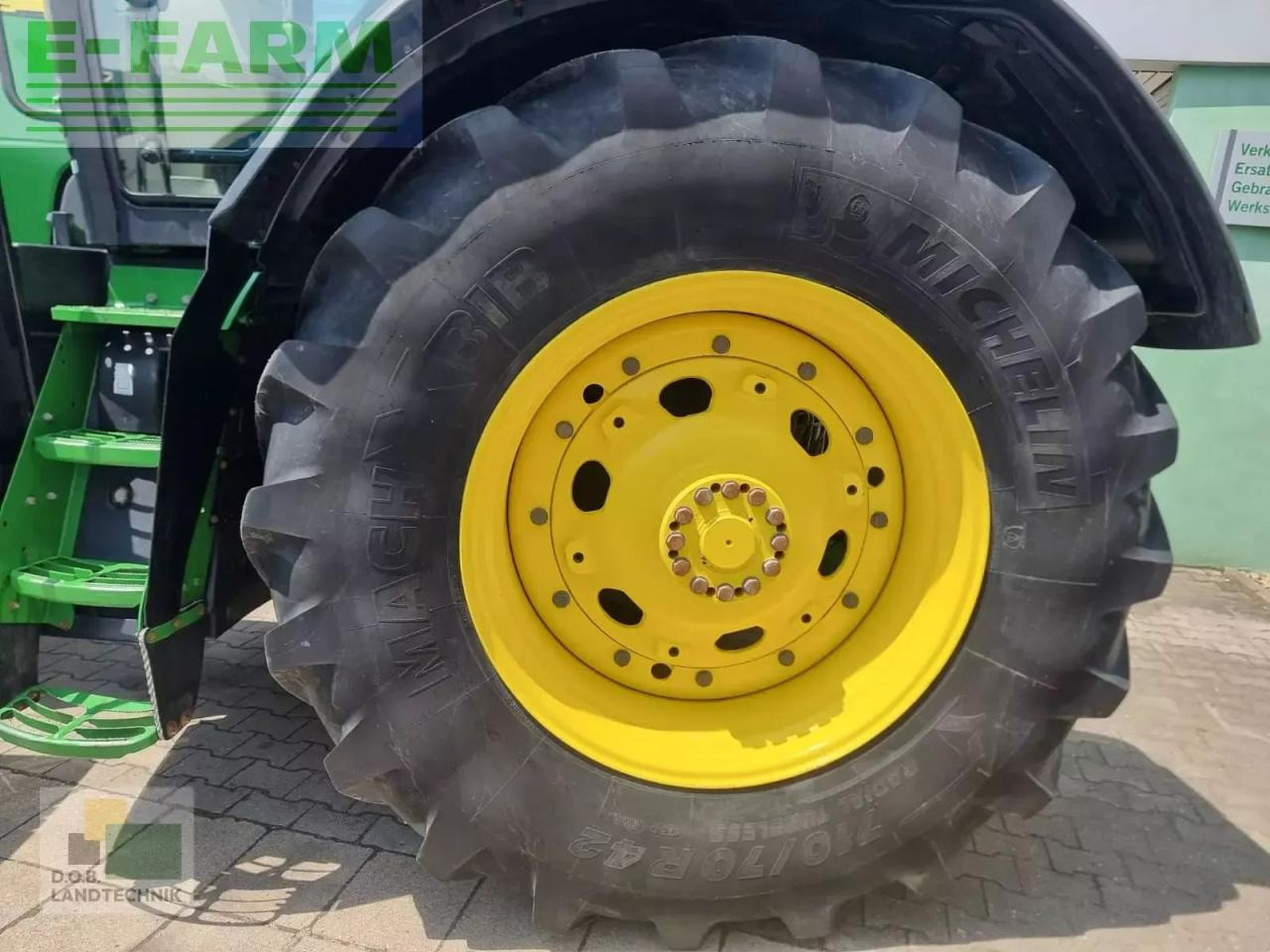 Farm tractor John Deere 8400 r: picture 8