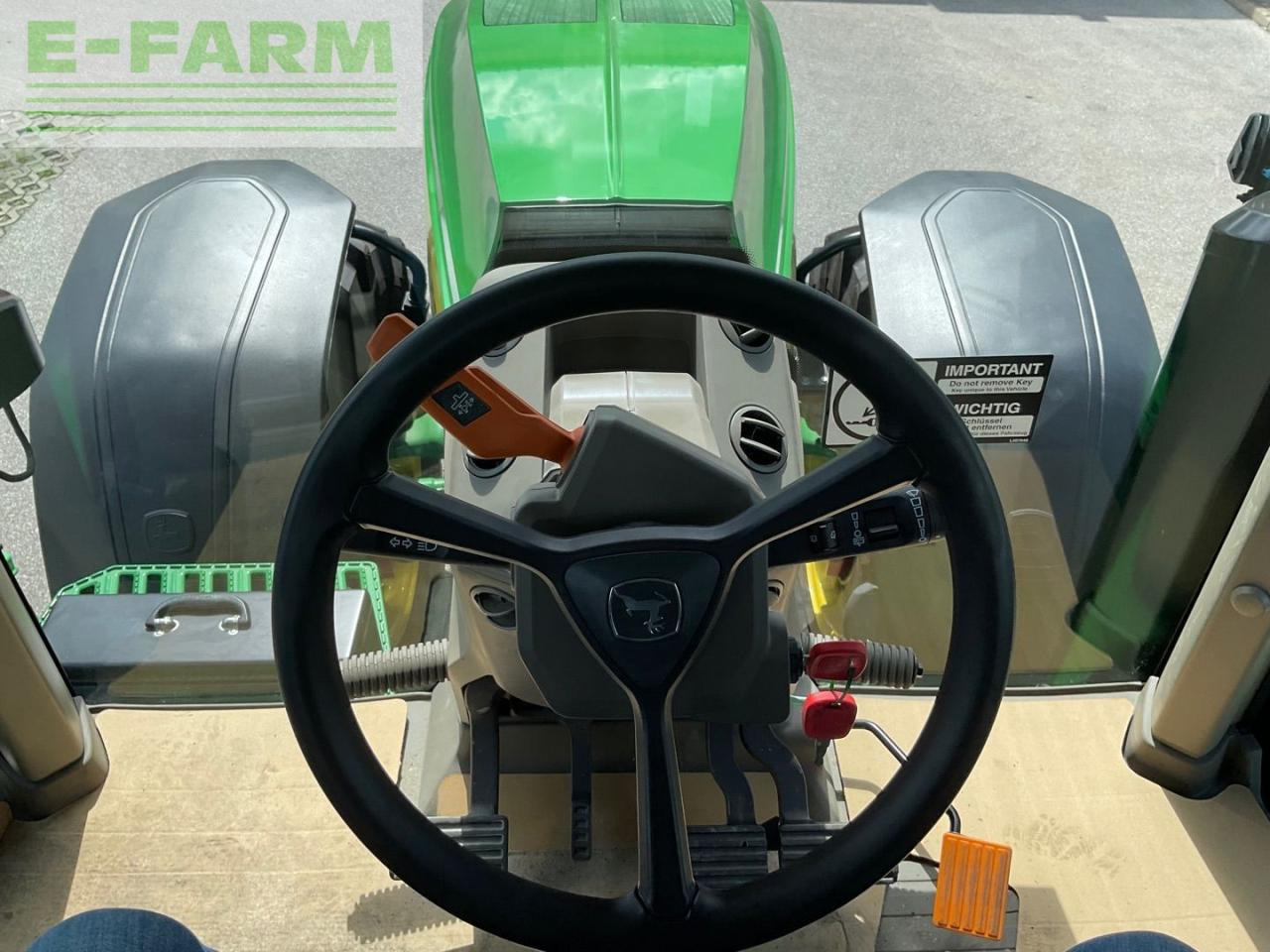 Farm tractor John Deere 8R340: picture 17