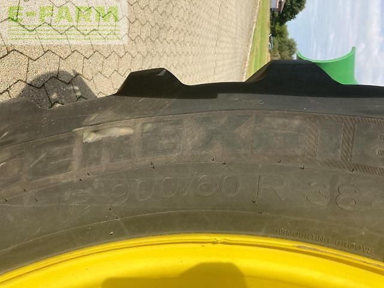 Combine harvester John Deere s690: picture 12