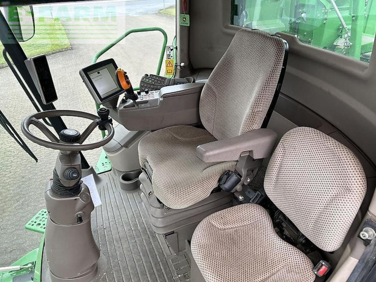 Combine harvester John Deere s690: picture 19