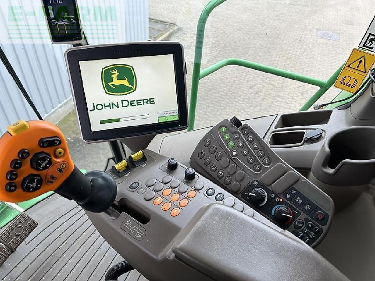 Combine harvester John Deere s690: picture 20