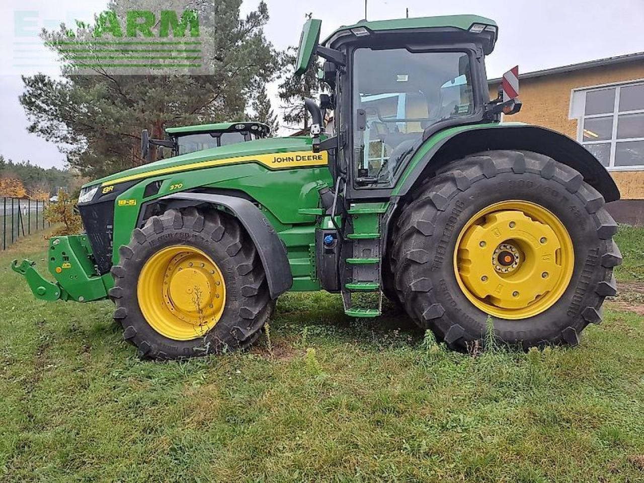 John Deere traktor 8r370 - Farm tractor: picture 1 John Deere traktor 8r370 - Farm tractor: picture 1
