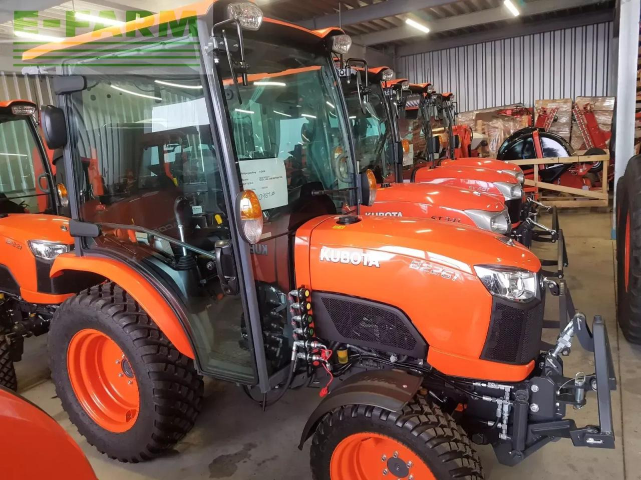 Farm tractor Kubota b2-261 h cab: picture 6
