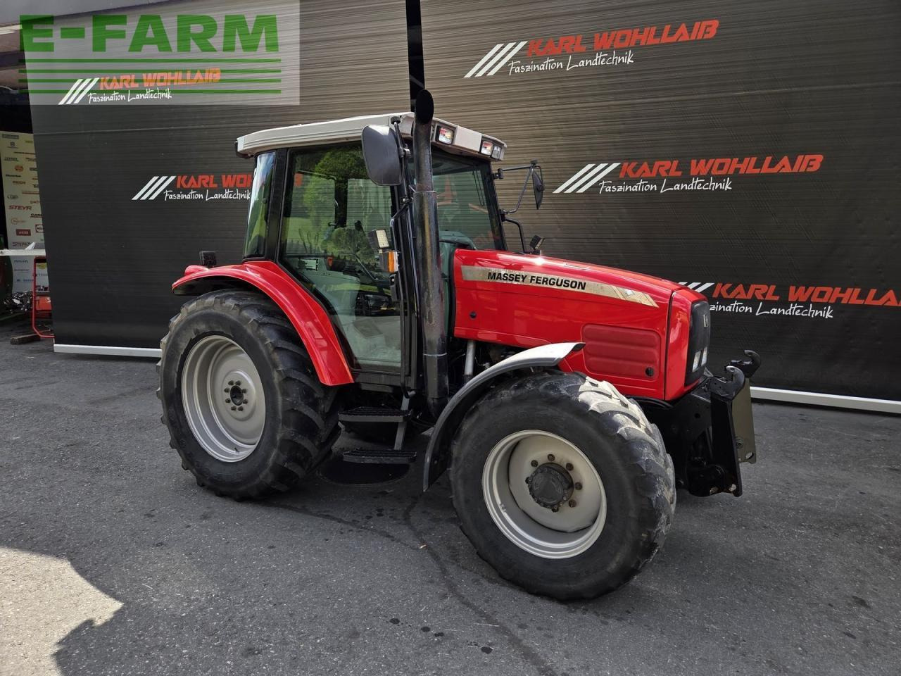 Massey Ferguson 6235-4 - Farm tractor: picture 3 Massey Ferguson 6235-4 - Farm tractor: picture 3