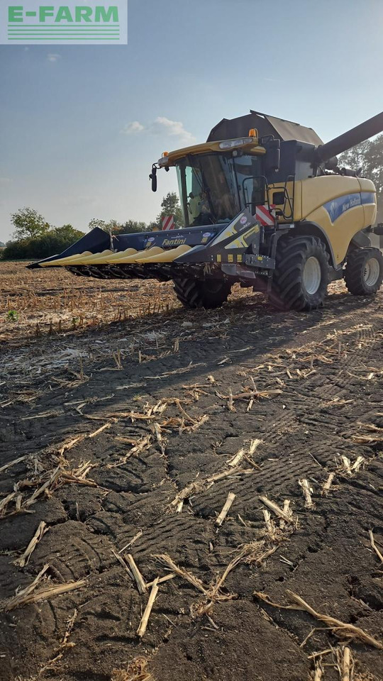 Combine harvester New Holland CX 860: picture 6