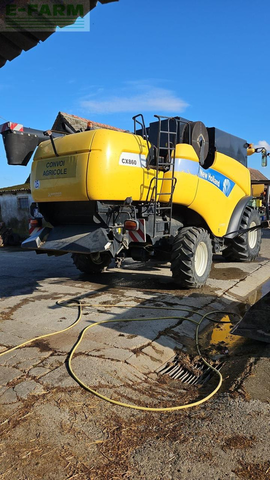 Combine harvester New Holland CX 860: picture 8