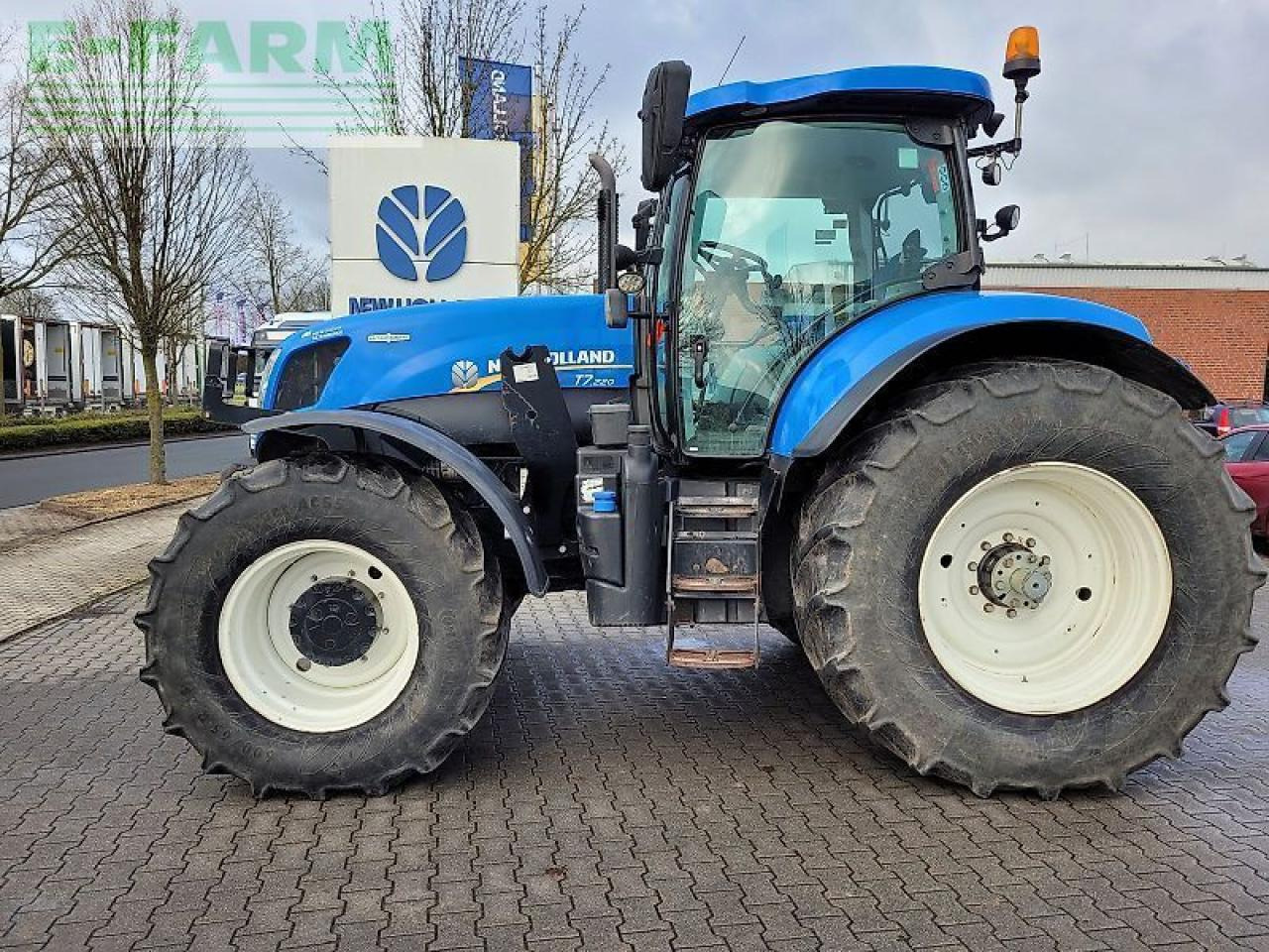 New Holland t7.220 ac - Farm tractor: picture 1 New Holland t7.220 ac - Farm tractor: picture 1