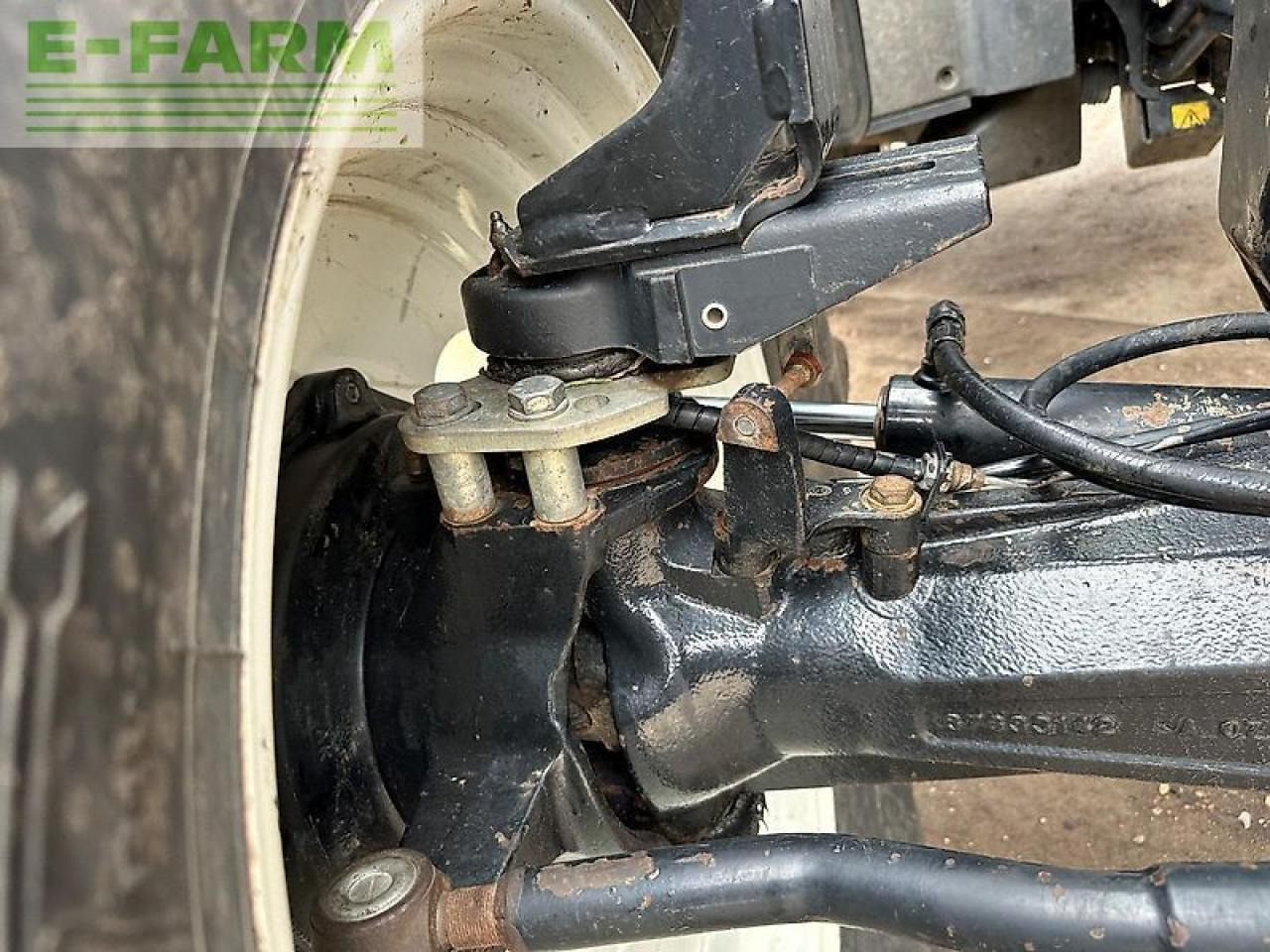 Farm tractor New Holland t7.270: picture 26