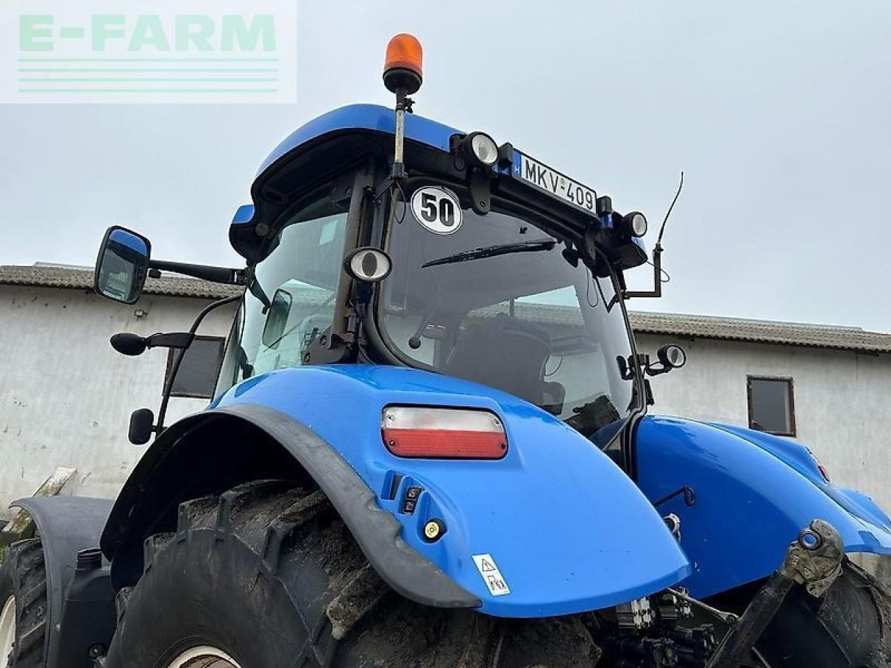 Farm tractor New Holland t7.270: picture 18
