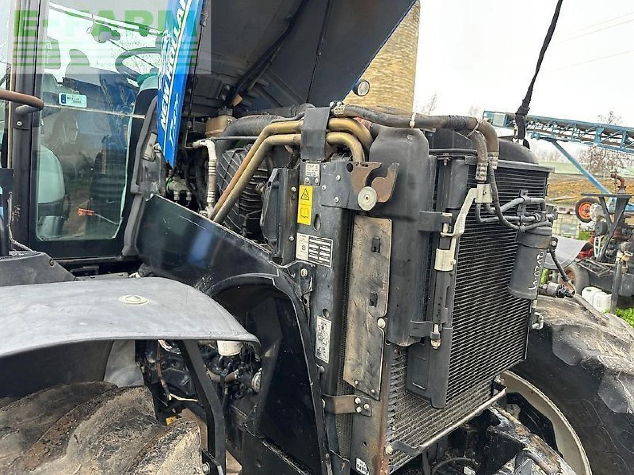 Farm tractor New Holland t7.270: picture 38