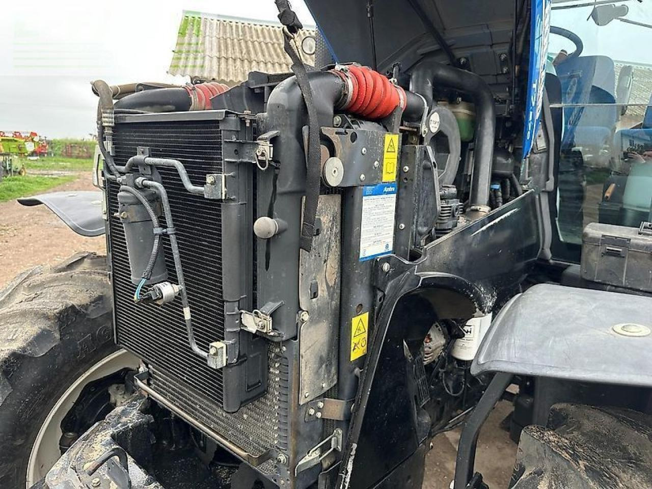 Farm tractor New Holland t7.270: picture 36